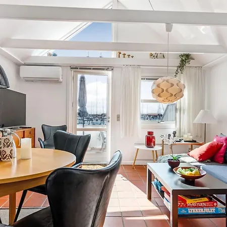 Ake - 10m To The Fjord By Interhome Feriehus